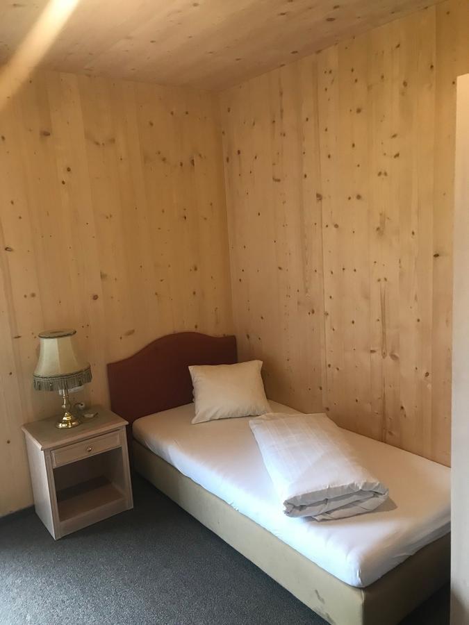 Hostal Falken Horst *